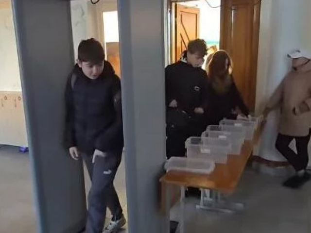 Школьники, кадры из видео