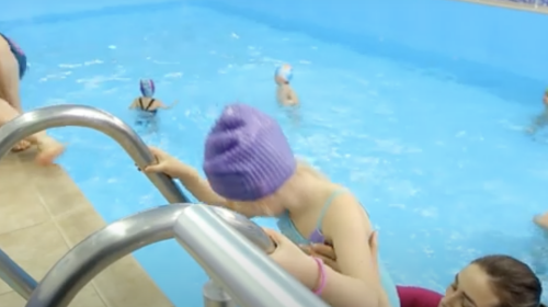 Батьки просто в захваті: українських школярів безкоштовно навчатимуть плавати