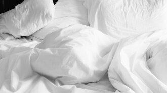 Почему нельзя заправлять постель сразу после пробуждения: ответ врачей