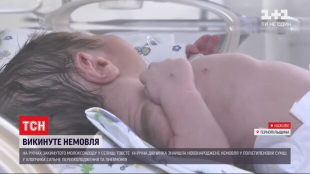 Был завернут в лохмотья и посинел от холода: на Тернопольщине 14-летняя школьница спасла младенца
