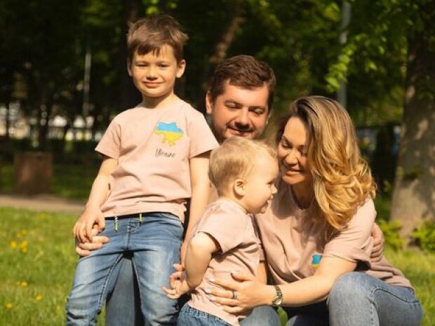 Анна Саліванчук із чоловіком та дітьми