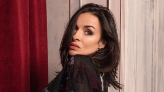 «Пока есть возможность!»: 39-летняя Мейхер впечатлила формами в прозрачном комбинезоне  – показала свое главное достоинство (фото)