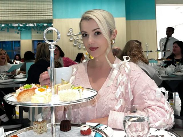 Міка Ньютон, фото з соцмереж