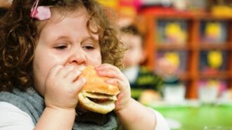 Четырехлетний ребенок весит в несколько раз больше нормы из-за редкой аномалии (ФОТО)