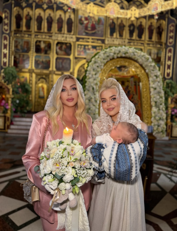 Аліна Гросу з дитиною та Ірина Білик
