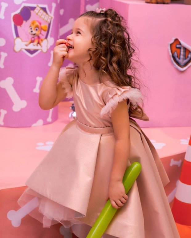 Трехлетняя дочь Ксении Бородиной Теона (фото Instagram)