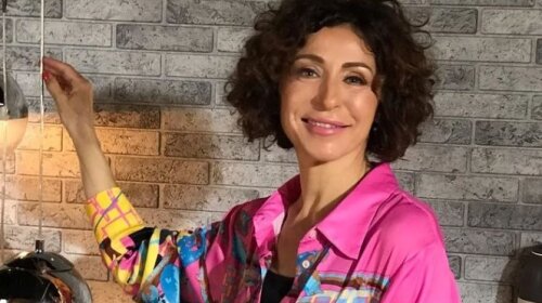 В приталенном пиджаке и шелковой маечке: Надя Матвеева произвела фурор модным костюмом
