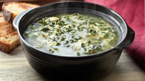 Простой рецепт мясного супа: идеально для обеда в холодную зиму
