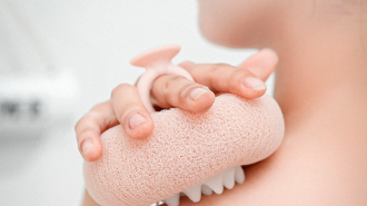 Мочалка, душ, зображення: stock.adobe