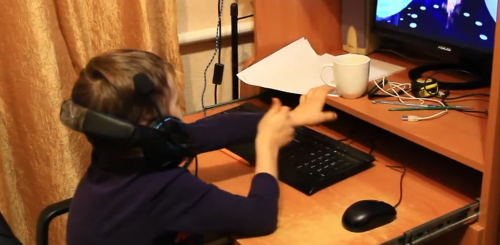 Дитина за комп'ютером