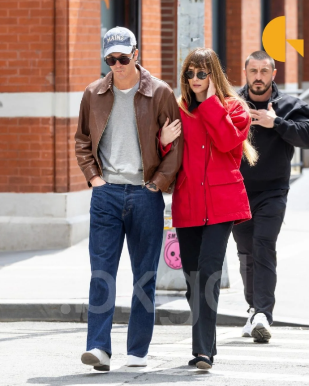 Модная женская куртка на весну