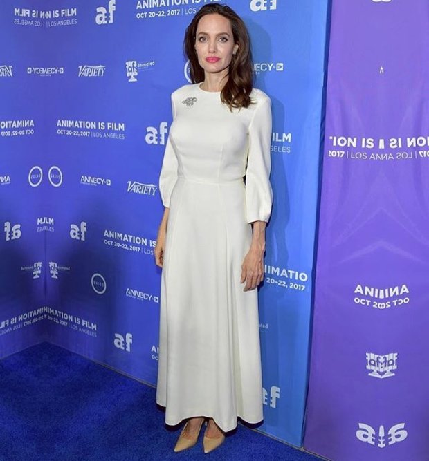 Анджелина Джоли в платье Ulyana Sergeenko