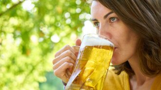 Как распознать пивной алкоголизм: нарколог назвал ТОП-3 главных признака