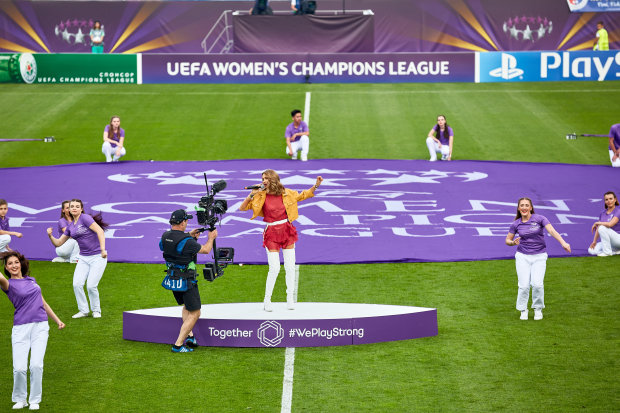 TAYANNA выступила на финале Лиги чемпионов УЕФА