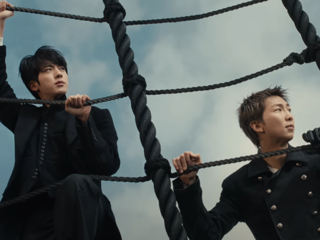 BTS, кадр з кліпу на пісню "Swim"