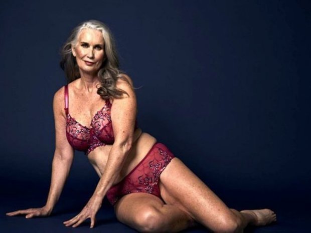 59-летняя женщина стала моделью нижнего белья 