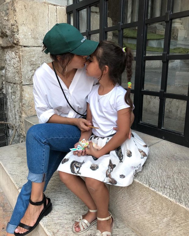 Ани Лорак с дочерью в Иерусалиме