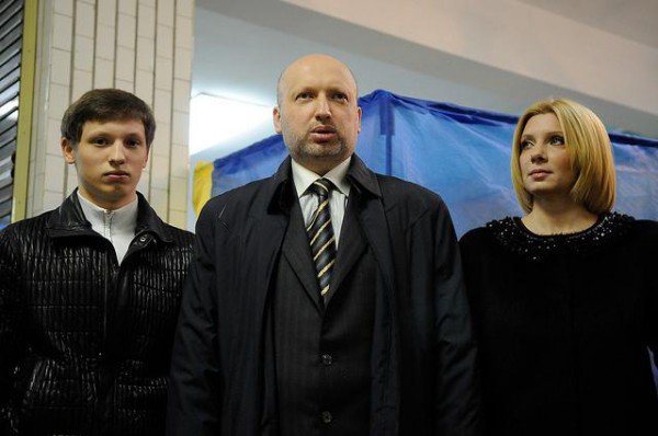 Александр Турчинов с женой Анной и сыном Кириллом.