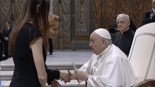 Тина Кароль посетила Ватикан, чтобы подарить Папе детский дневник: "Исключительный момент истины"
