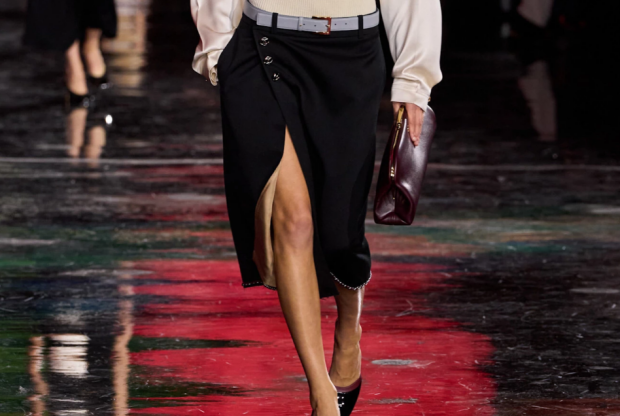 Трендова спідниця з ґудзиками