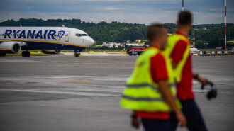 "Я — король самолета": в Польше пилот не пустил на борт 30 украинцев, выкрикивая странные фразы
