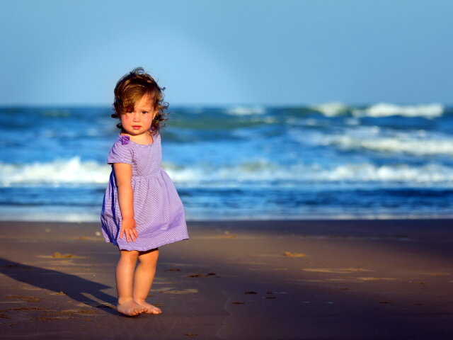 People___Children_____The_little_girl_on_the_beach_085223_