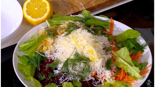 Легкий супервитаминный салат с козьим сыром