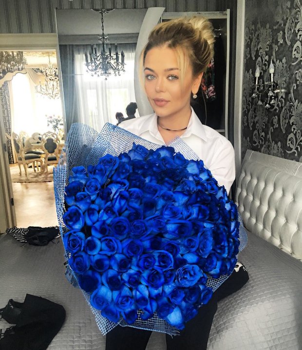 Сині троянди для Аліни Гросу