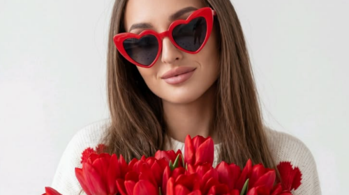 8 марта, цветы, тюльпаны, девушка, фото из соцсетей