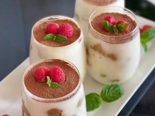 Тірамісу в стаканчиках, кадр з відео