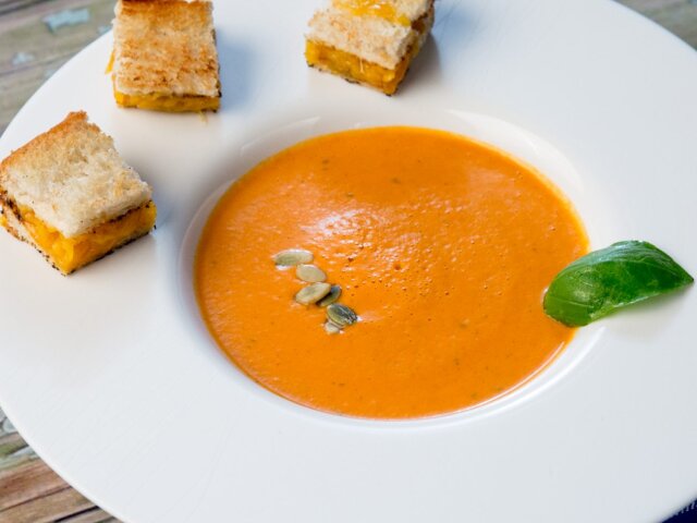 5918e-08.03.2017-r3-var1-tomato-and-cream-cheese-soup-1300×1300