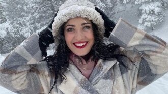 Сукня, шапка і пальто: Соломія Вітвіцька зачарувала грайливим зимовим образом (фото)