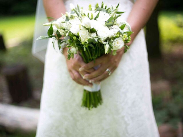 bride-with-bouquet-amazing