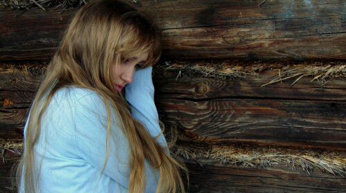 У Києві розшукують 16 — річну дівчинку-у синій куртці і з кучерявим волоссям (ФОТО)