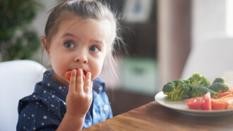 "Може призвести до РПП": дієтолог назвала головні помилки батьків у харчуванні дітей