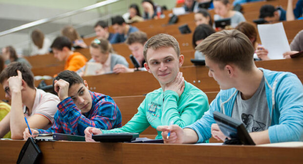 Бесплатное образование в обмен на добровольную службу: в Украине предложили новый закон