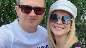 Без макияжа и красивой укладки: Горбунов показал, как выглядит красотка Лилия Ребрик вне экрана