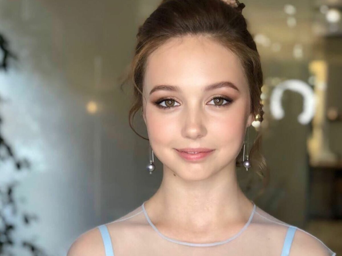 Пуговка выросла: 16-летняя актриса Катя Старшова опубликовала пикантное фото