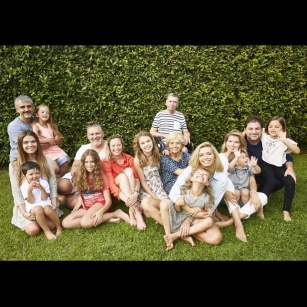 Снимок семьи Веры Брежневой, который певица опубликовала в Instagram