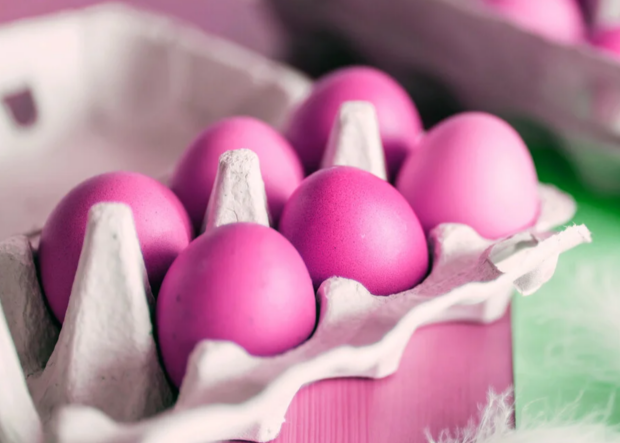 Рожеві крашанки, кадр з відео