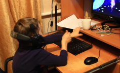 Дитина за комп'ютером