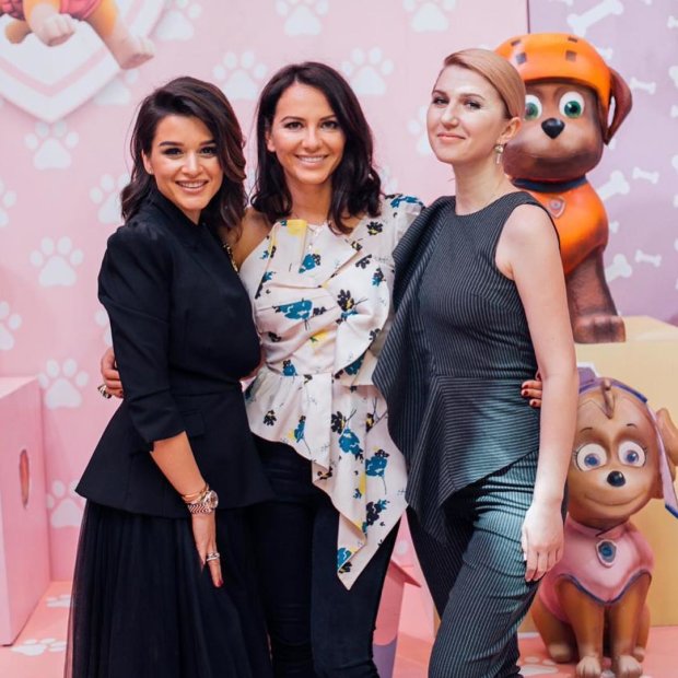 Ксенія Бородіна з подругами на дні народження дочки Теоны і відкриття бізнесу (фото Instagram)