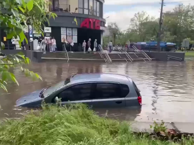 Злива, погода, кадр з відео