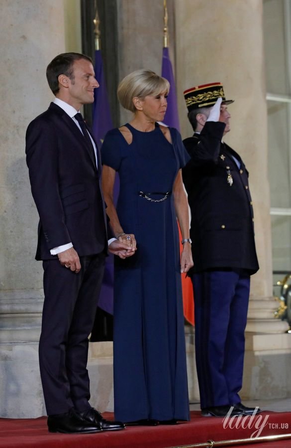 Президент Франции Эммануэль Макрон и его супруга Брижит принимали в Елисейском дворце президента Южн