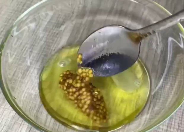 Летний салат с куриной печенью, кадр из видео