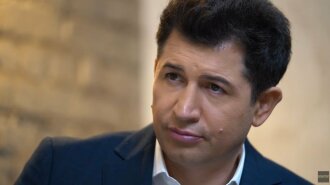 Джеджула побывал на могиле любимой женщины:  принес охапку красных роз (фото)