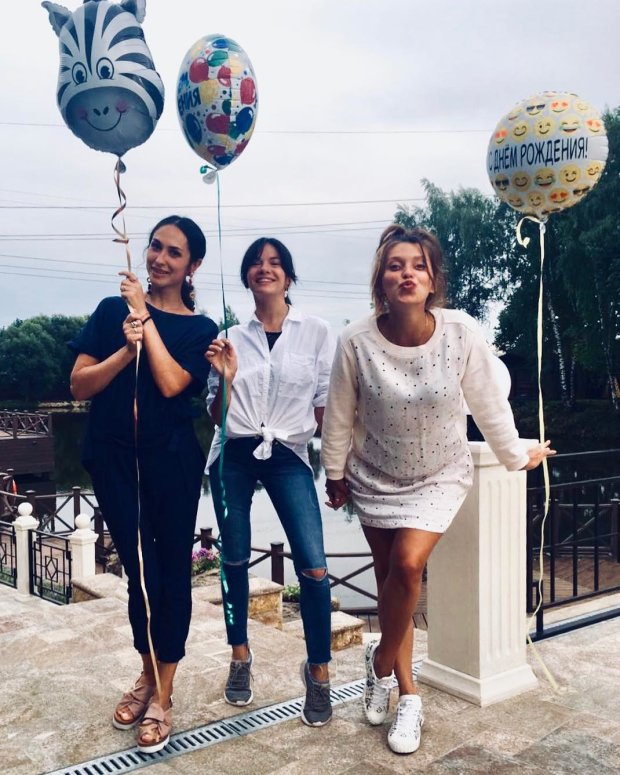Регина Тодоренко с друзями Фото: соцсети