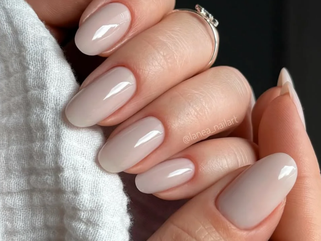 Бежевий манікюр, фото із соцмереж