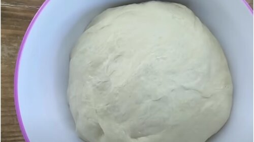 Универсальный рецепт дрожжевого теста на воде: как к соленым, так и к сладким пирожкам - можно и жарить и выпекать в духовке