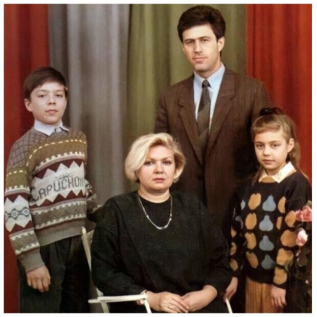Кароль зворушила фото з батьками, братом і сином